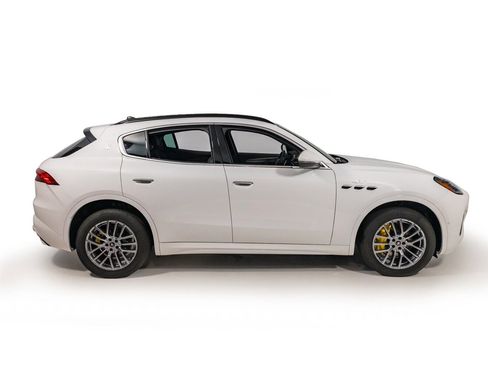 Used 2024 Maserati Grecale GT image 8