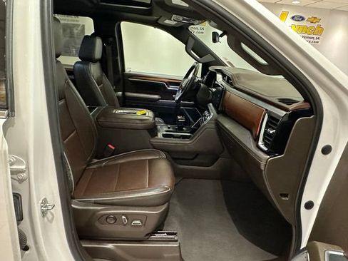 Used 2022 GMC Sierra 1500 Denali w/ Denali Reserve Package AWD/4WD image 8