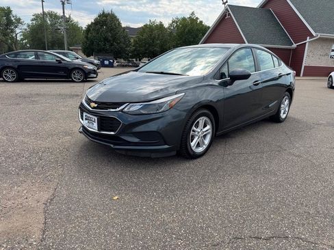 Used 2018 Chevrolet Cruze LT w/ Convenience Package FWD image 10
