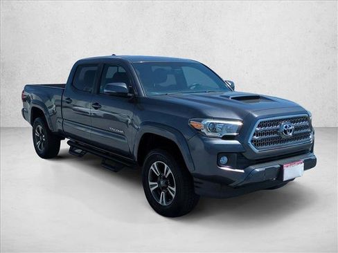 Used 2017 Toyota Tacoma TRD Sport RWD image 3