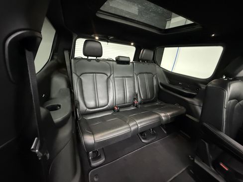 Used 2024 Jeep Wagoneer Series II image 29