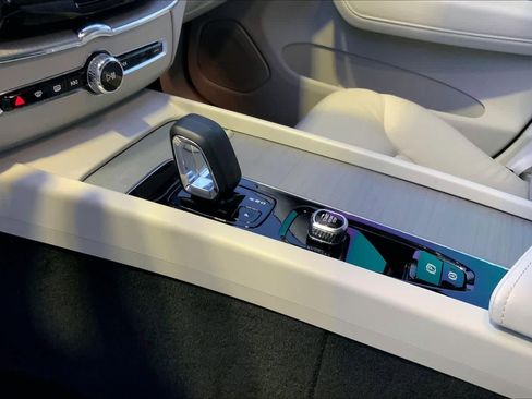 Used 2023 Volvo XC60 B5 Plus w/ Climate Package image 16