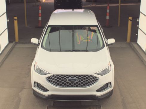 Used 2024 Ford Edge SEL w/ Convenience Package AWD/4WD image 9