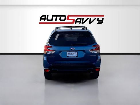 Used 2024 Subaru Forester Premium image 6