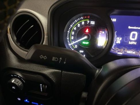 Used 2024 Jeep Wrangler Unlimited image 36