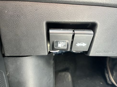 Used 2025 Nissan Versa SV w/ Trunk Package FWD image 26