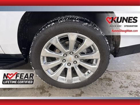 Used 2023 Chevrolet Suburban Premier image 18