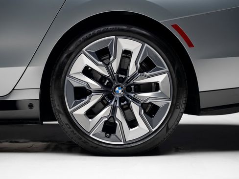 Used 2023 BMW i7 xDrive60 image 20