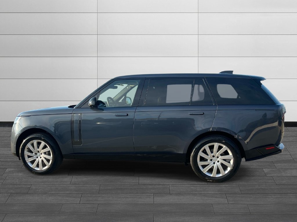 Used 2024 Land Rover Range Rover Long Wheelbase SE AWD/4WD image 2