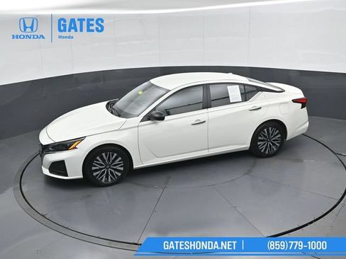 Used 2025 Nissan Altima 2.5 SV FWD image 47