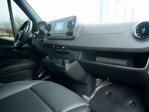 Used 2024 Mercedes-Benz Sprinter 2500 image 14