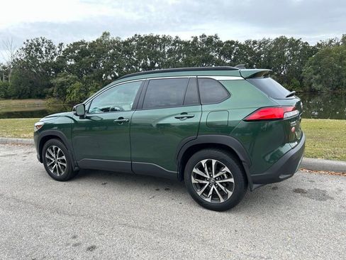 Certified 2025 Toyota Corolla Cross XLE image 3