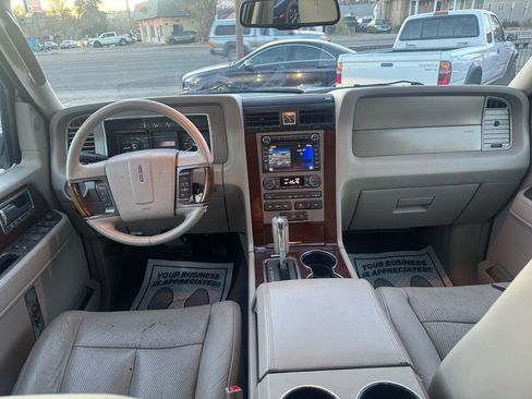 Used 2014 Lincoln Navigator 4WD image 22