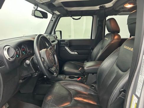 Used 2015 Jeep Wrangler Unlimited Sahara w/ Connectivity Group image 23
