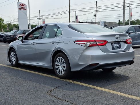 Used 2018 Toyota Camry FWD image 5