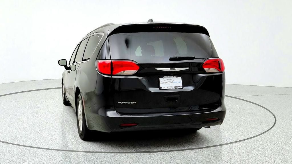 Used 2021 Chrysler Voyager Lxi FWD image 6