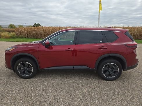 Used 2024 Nissan Rogue SV image 10