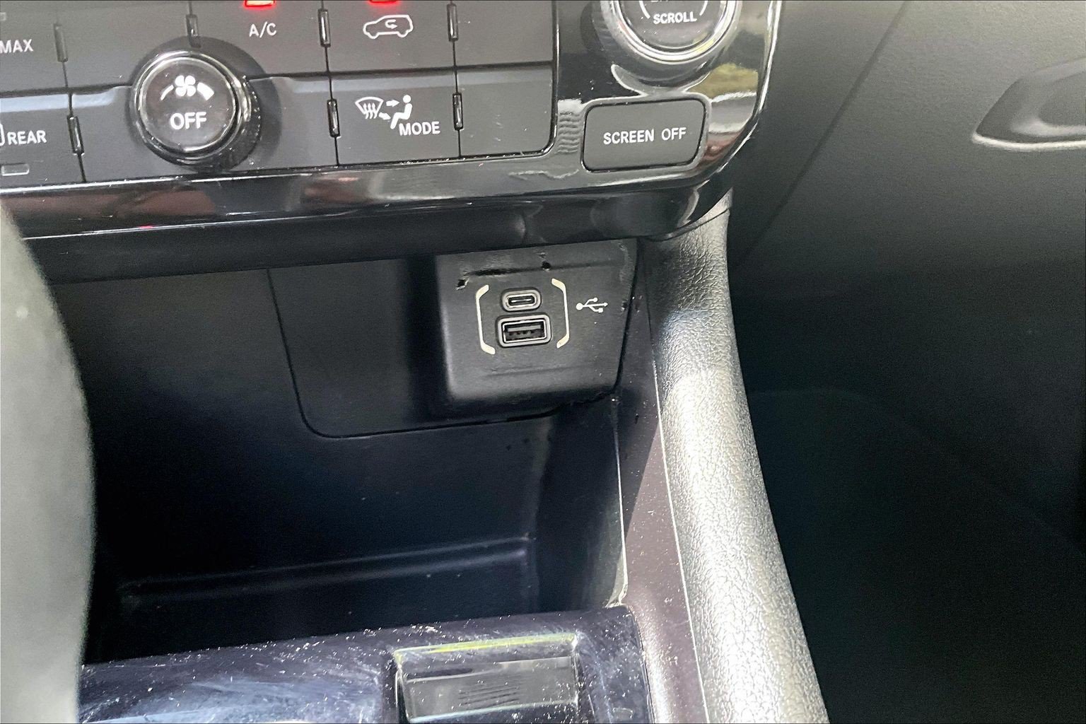 Used 2022 Jeep Compass Latitude FWD image 17