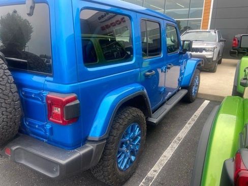 Used 2024 Jeep Wrangler Unlimited Sahara w/ Technology Group AWD/4WD image 4