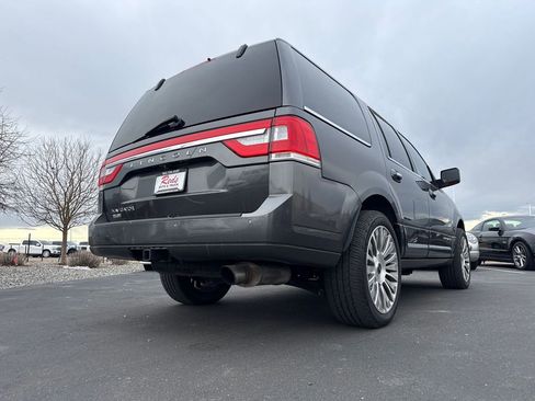 Used 2017 Lincoln Navigator Select image 10