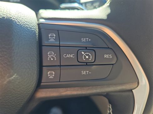 New 2025 Jeep Grand Cherokee Limited image 19