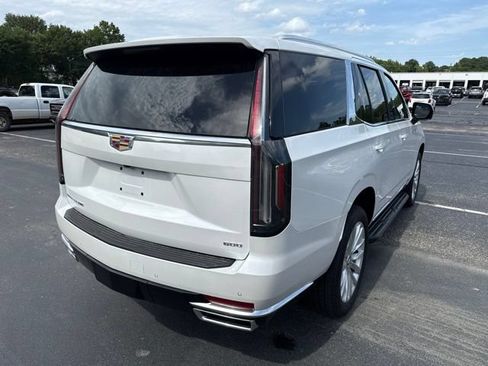 Used 2024 Cadillac Escalade Luxury RWD image 5