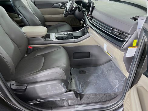 New 2026 Kia Carnival LXS FWD image 23