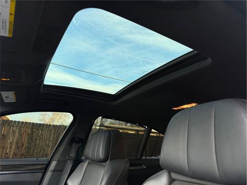 Used 2016 BMW M5 image 33