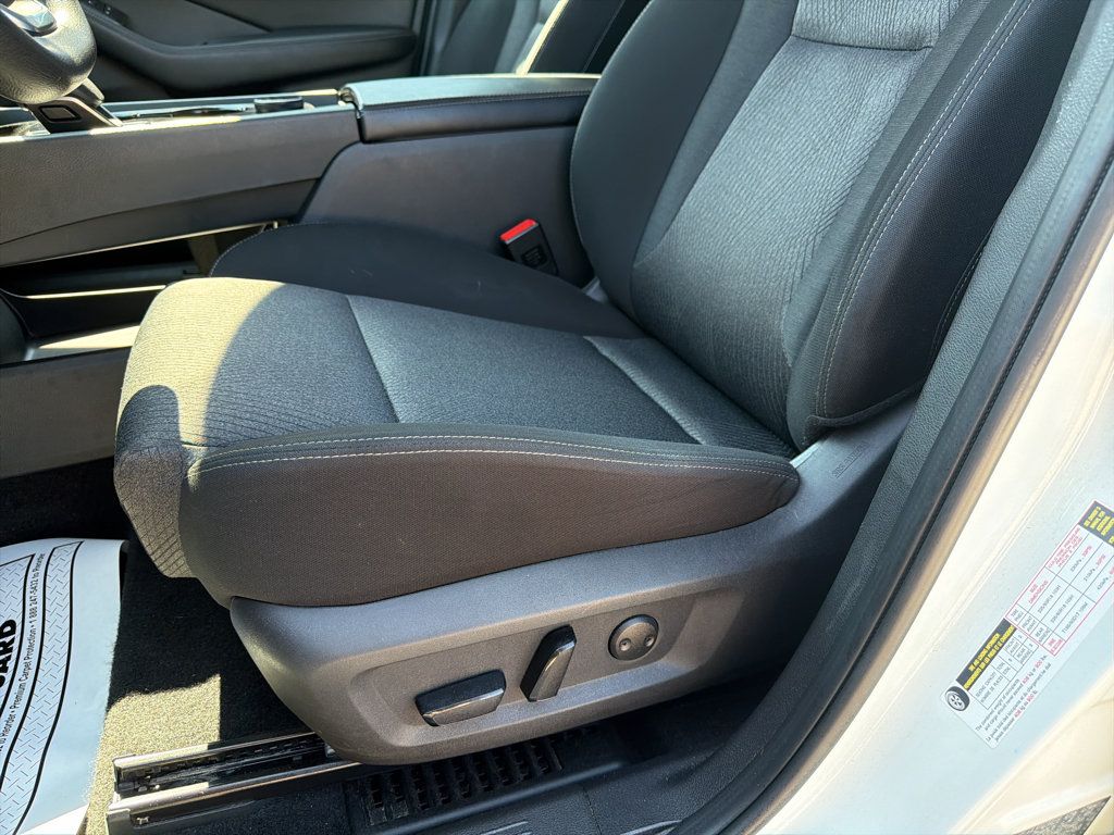 Used 2024 Nissan Rogue SV AWD/4WD image 24