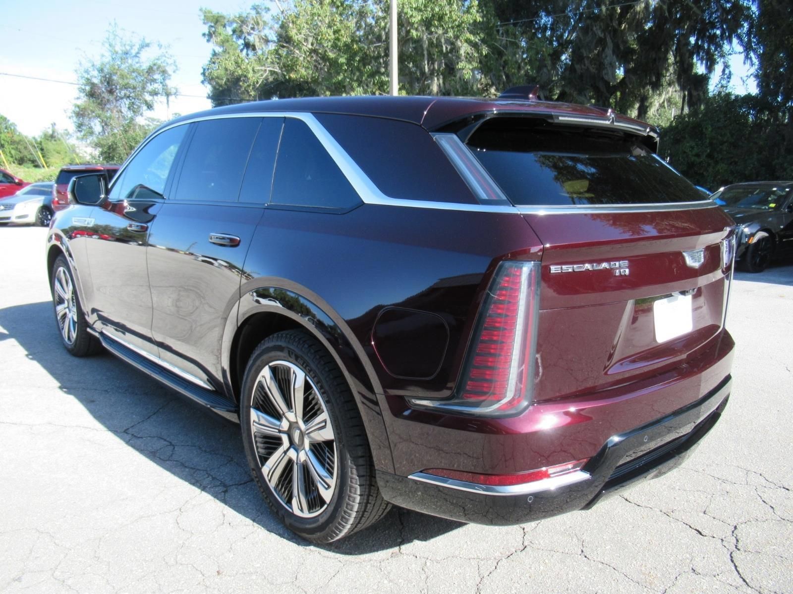 Used 2026 Cadillac Escalade IQ Luxury 2 w/ LPO, Premium Carpet Package AWD/4WD image 5