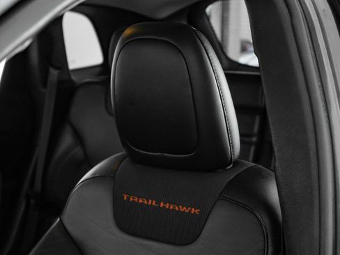 Used 2017 Jeep Cherokee Trailhawk w/ Cold Weather Group image 25