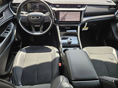 New 2026 Jeep Grand Cherokee Altitude RWD image 8