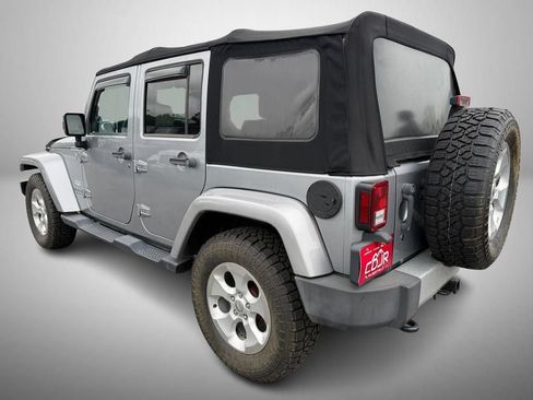 Used 2013 Jeep Wrangler Unlimited Sahara w/ Connectivity Group AWD/4WD image 4