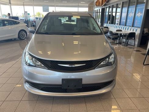 Used 2021 Chrysler Voyager LX image 16