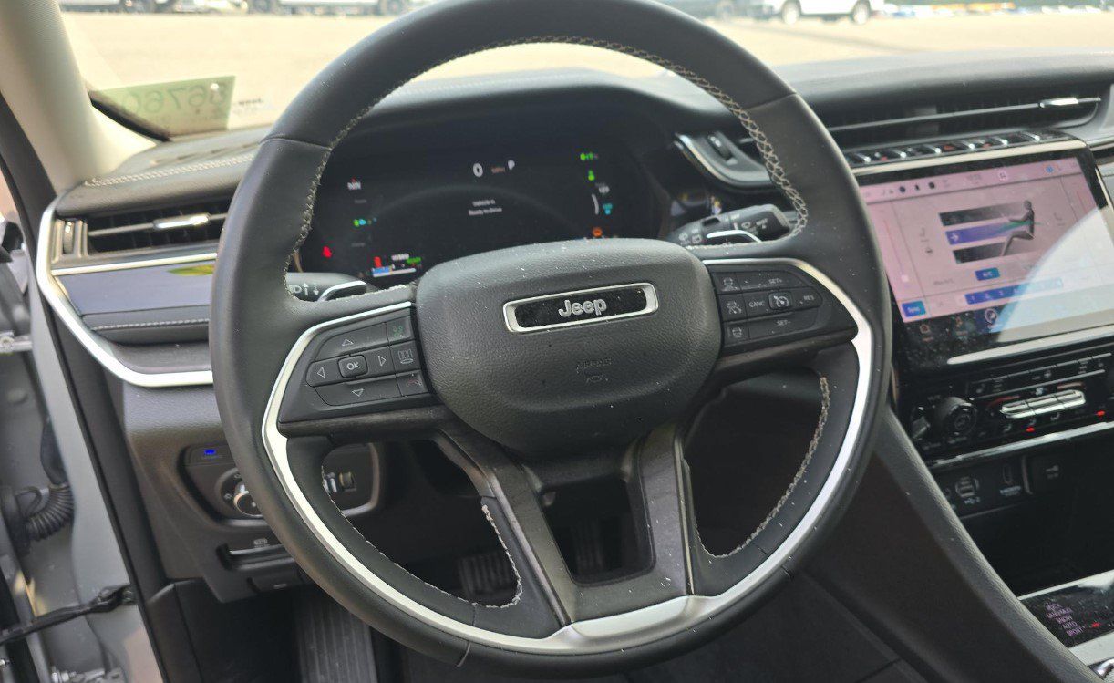 Used 2024 Jeep Grand Cherokee Limited 4xe AWD/4WD image 8