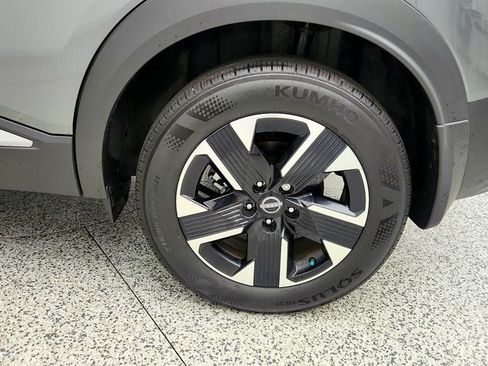 Used 2025 Nissan Kicks SV AWD/4WD image 9