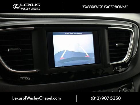 Used 2020 Chrysler Pacifica Touring w/ S Appearance Package image 39