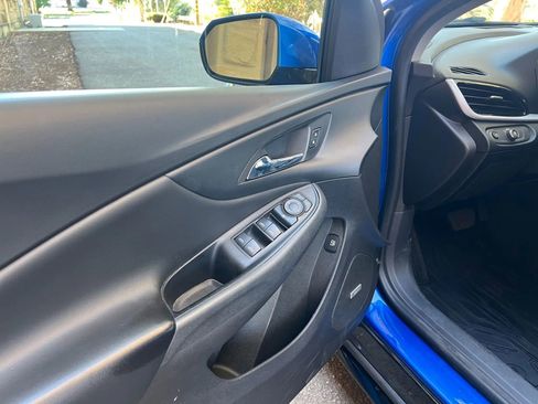 Used 2017 Chevrolet Volt LT w/ Comfort Package image 10