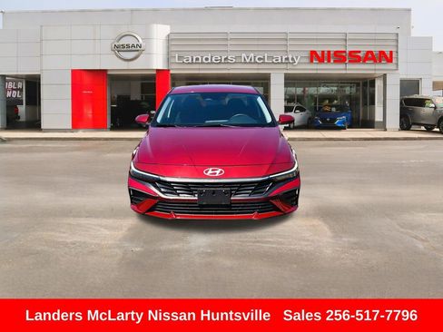 Used 2024 Hyundai Elantra SEL FWD image 11