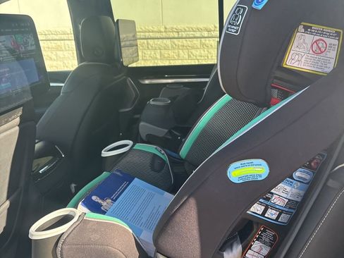 Used 2025 Cadillac Escalade Sport Platinum image 7