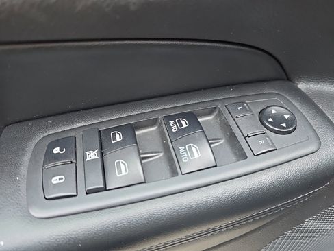 Used 2019 Jeep Grand Cherokee Altitude image 18