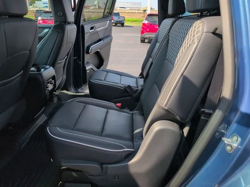 Used 2024 GMC Acadia Denali FWD image 18