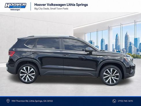 Used 2024 Volkswagen Taos SE w/ MDO Package FWD image 8