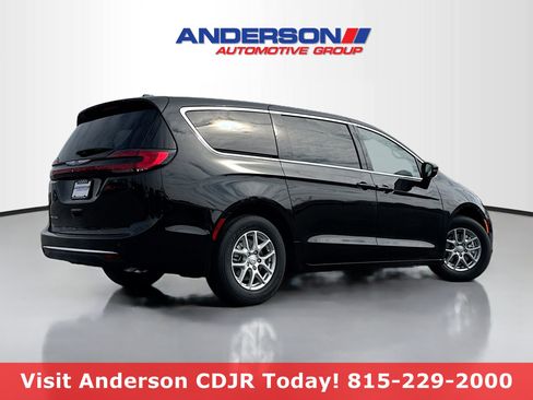 New 2026 Chrysler Pacifica Select FWD image 2