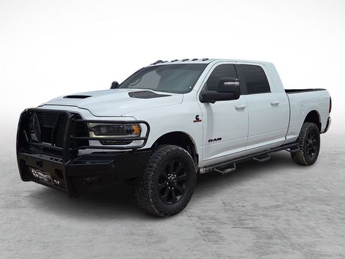 Used 2023 RAM 2500 Laramie w/ Night Edition AWD/4WD image 5