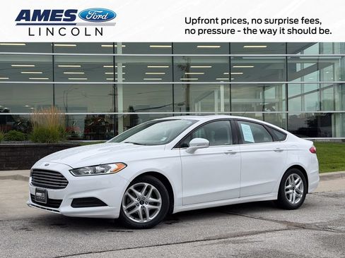 Used 2015 Ford Fusion SE FWD image 1