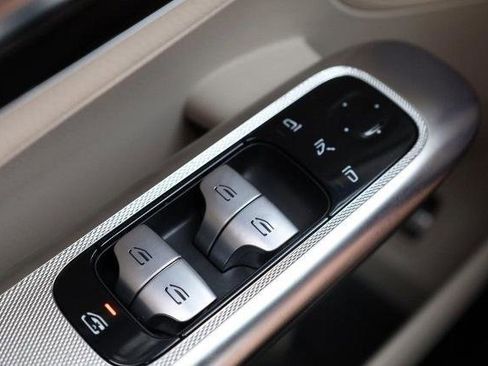 Used 2024 Mercedes-Benz GLC 300 4MATIC image 19