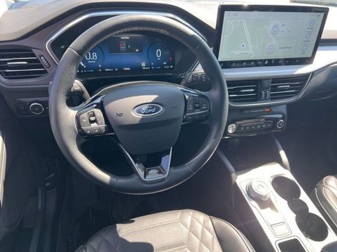 Used 2024 Ford Escape Platinum w/ Premium Technology Package image 39