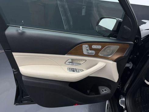 Used 2022 Mercedes-Benz GLS 450 4MATIC image 13
