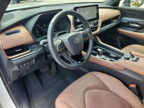 Used 2025 Toyota Grand Highlander AWD Hybrid image 17